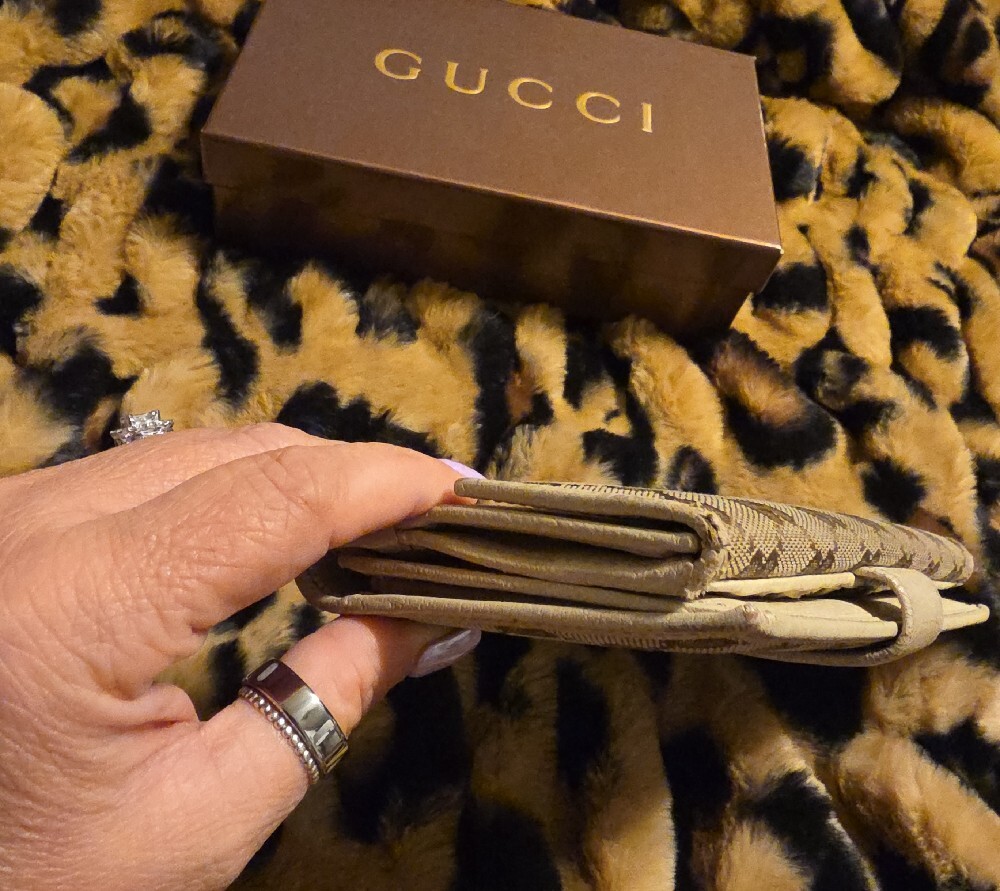 Gucci Beige GG Monogram Continental Wallet with Gold Accent - Picture 13 of 14